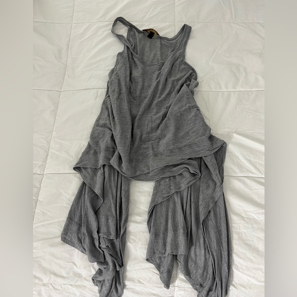 KAIN LABEL Pocket Tee with draped pocket and long sides. - Picture 9 of 11